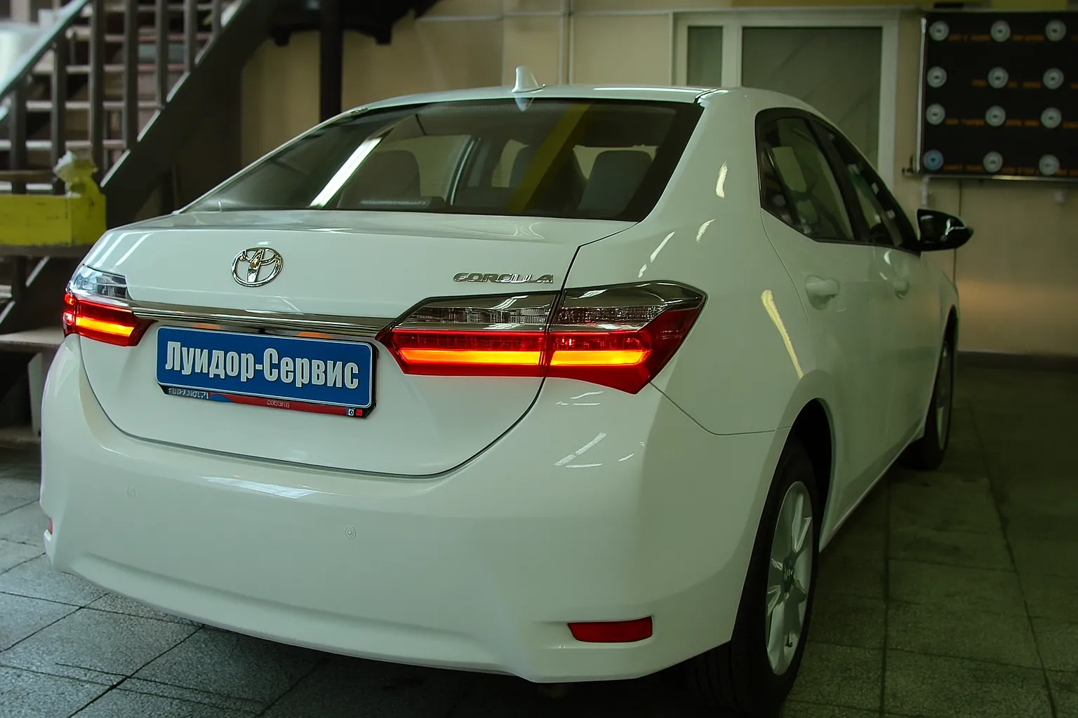 Установка автосигнализации с безключевым запуском на Toyota Corolla - фото и описание выполненых работ