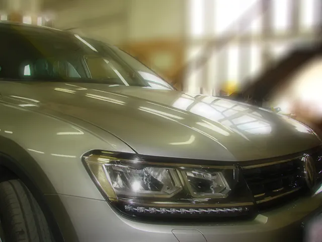 Оклейка капота и фар VW Tiguan 2017 (пленка KPMF)