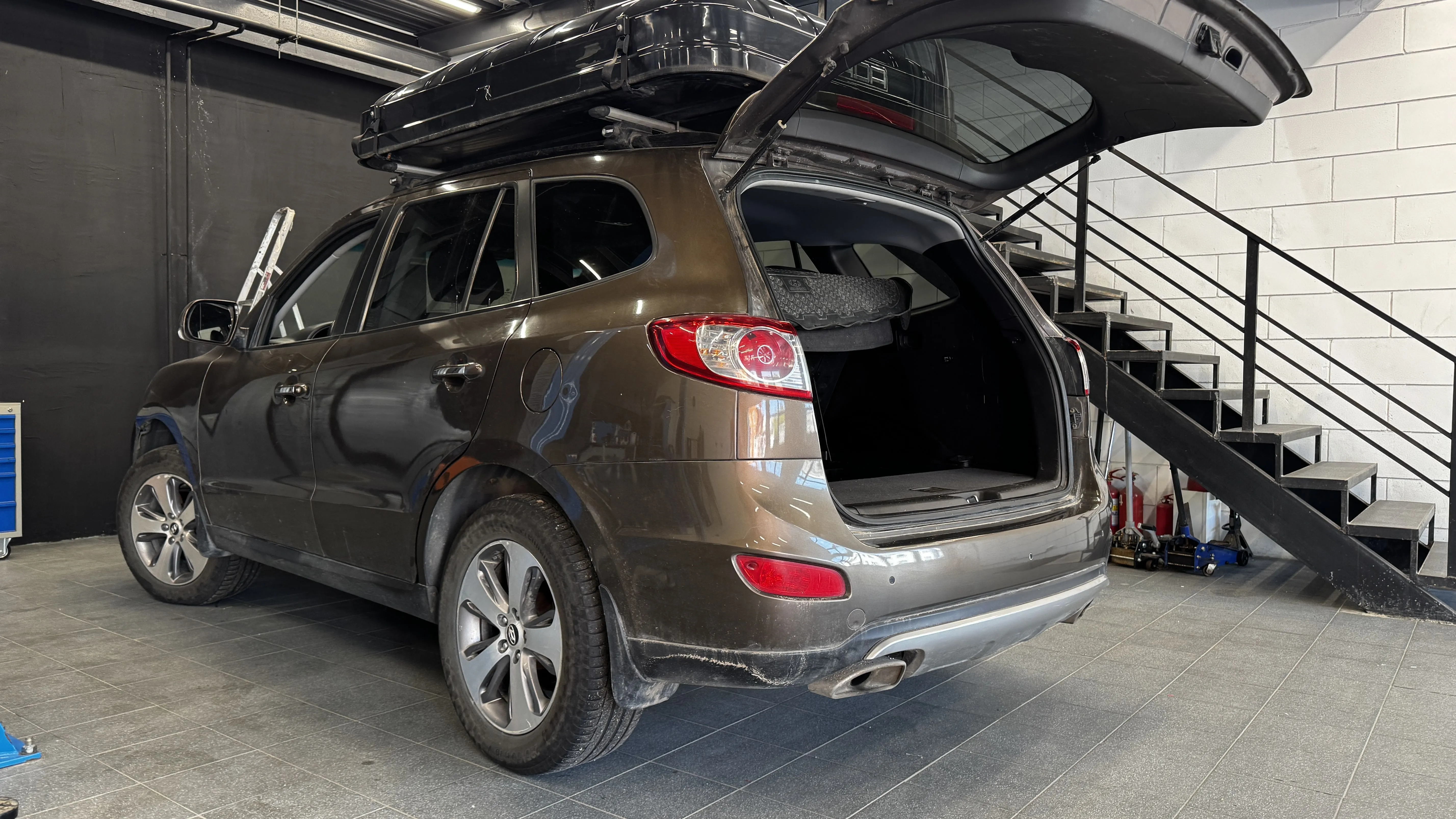 Установка автономного отопителя и инвертора 220V на Hyundai Santa Fe фото Установка автономного отопителя и инвертора 220V на Hyundai Santa Fe