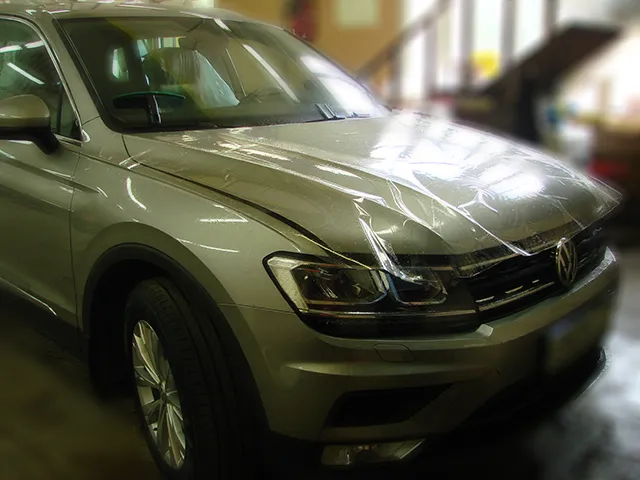 Оклейка капота и фар VW Tiguan 2017 (пленка KPMF)
