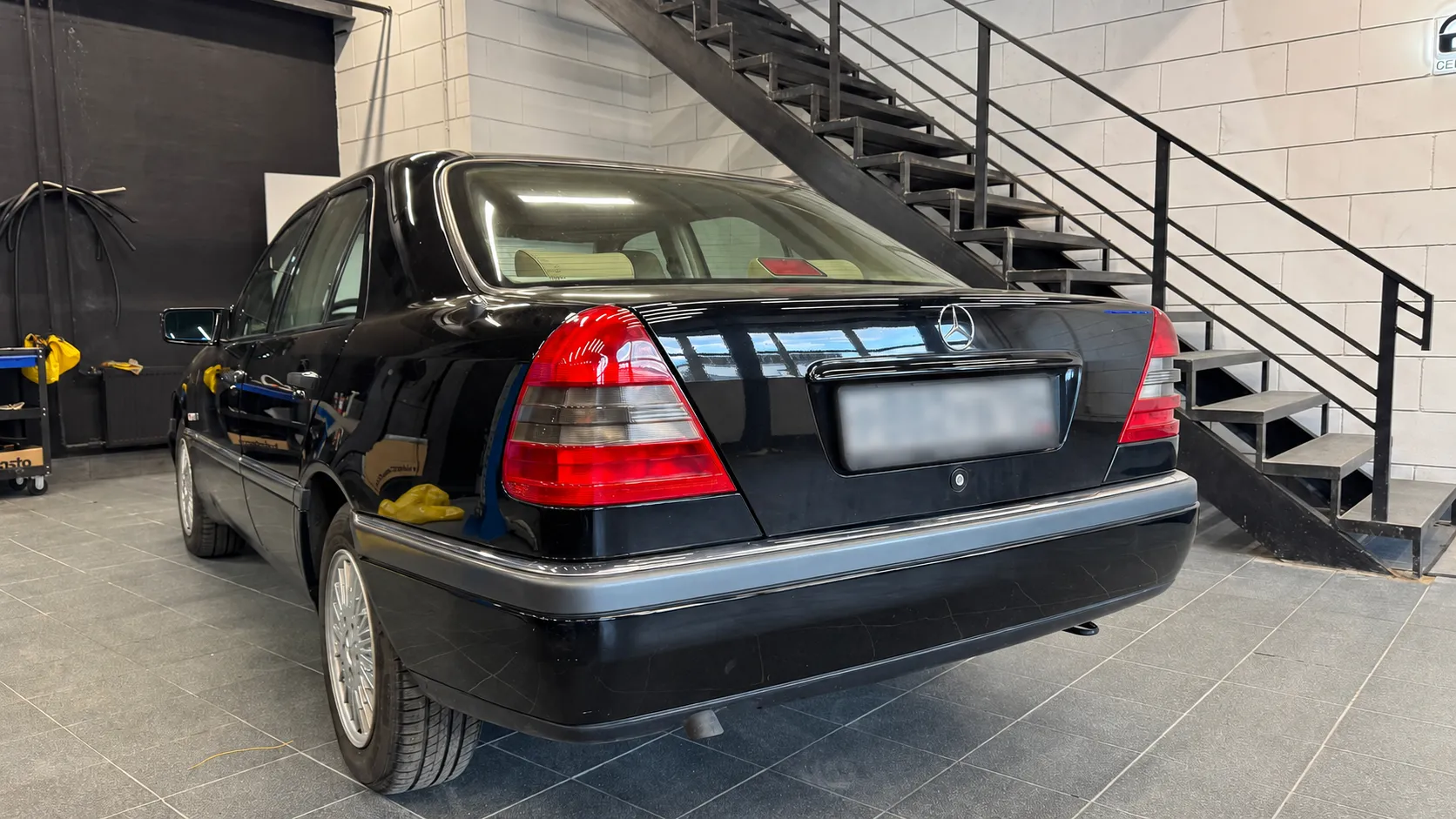 Полная шумоизоляция Mercedes-Benz W202 - фото и описание выполненых работ