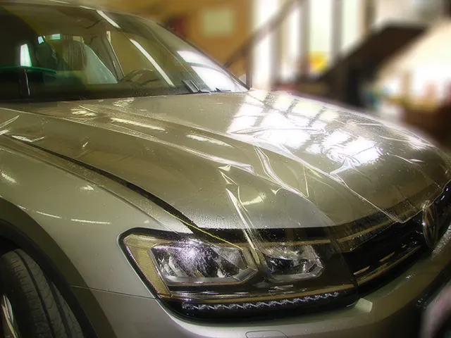 Оклейка капота и фар VW Tiguan 2017 (пленка KPMF)