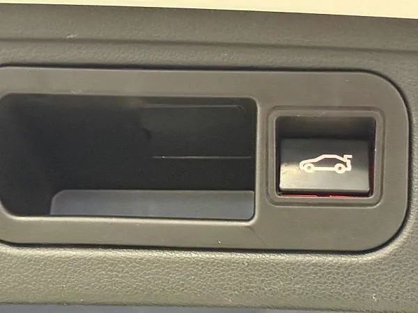 Установка электропривода багажника на Haval F7 кнопка