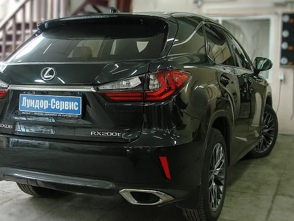 Установка автосигнализации Pandora с бесключевым запуском и замком капота на Lexus RX