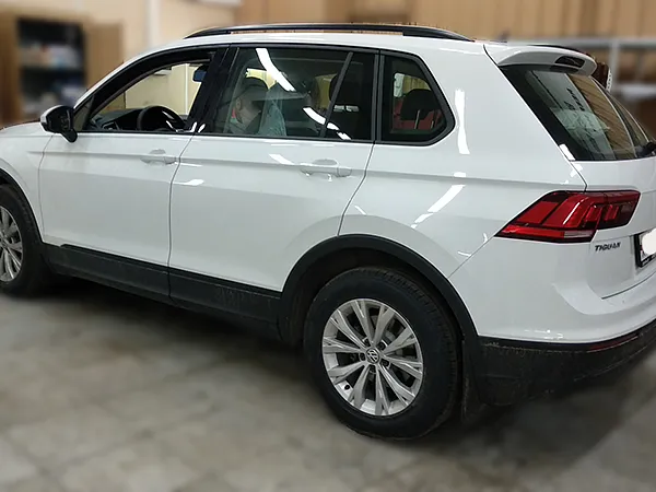Установка головного устройства + камера з.в. VW Tiguan