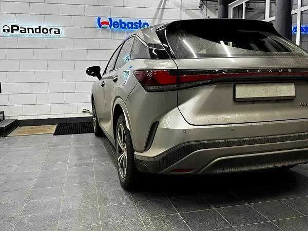 Установка охранного комплекса Pandect X-1800L на Lexus RX