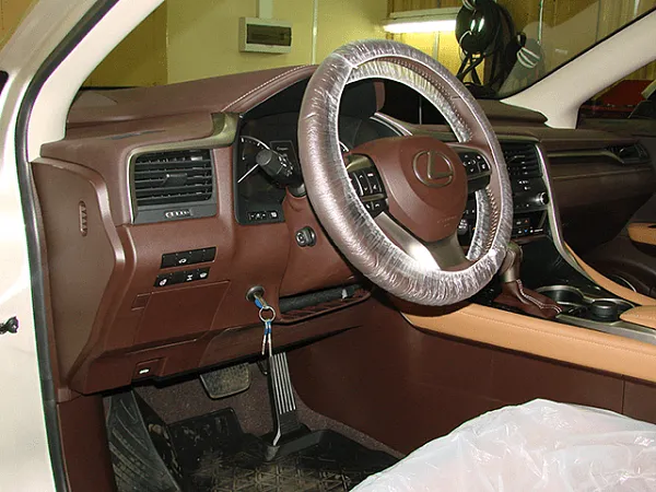 Установка Техноблока на Lexus RX200 — фото 4