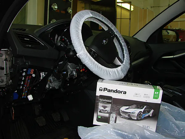 Установка автосигнализации Pandora с бесключевым автозапуском на Lada Vesta — фото 3