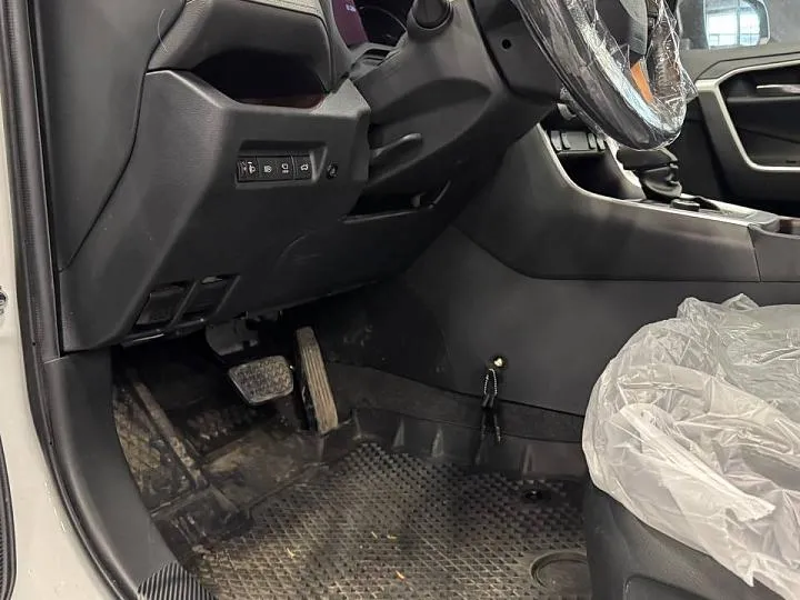 Установка замка КПП Dragon на Toyota RAV4 в Москве