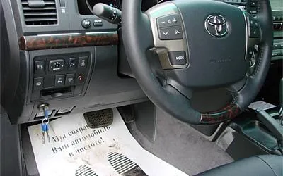 Техноблок на Toyota LC200