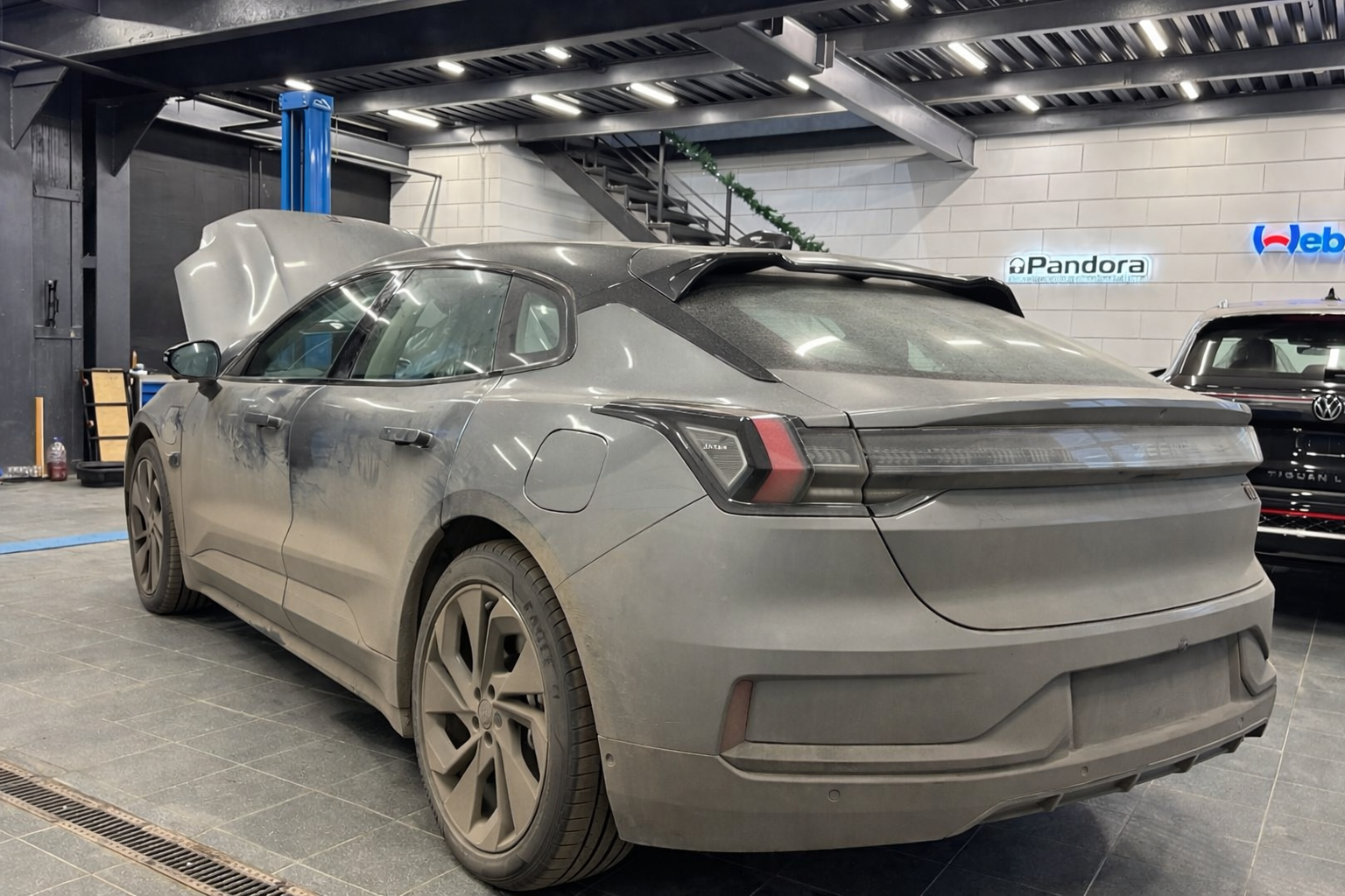 Установка автосигнализации Pandora VX 4G GPS FD на Zeekr