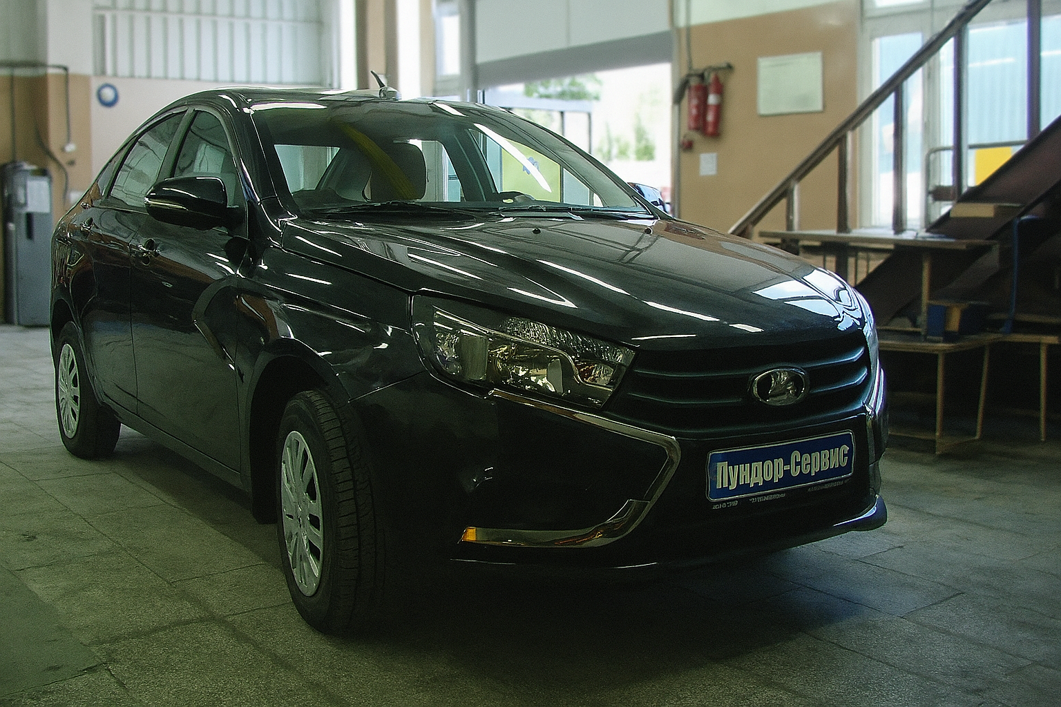 Установка автосигнализации Pandora с бесключевым автозапуском на Lada Vesta - фото и описание выполненых работ