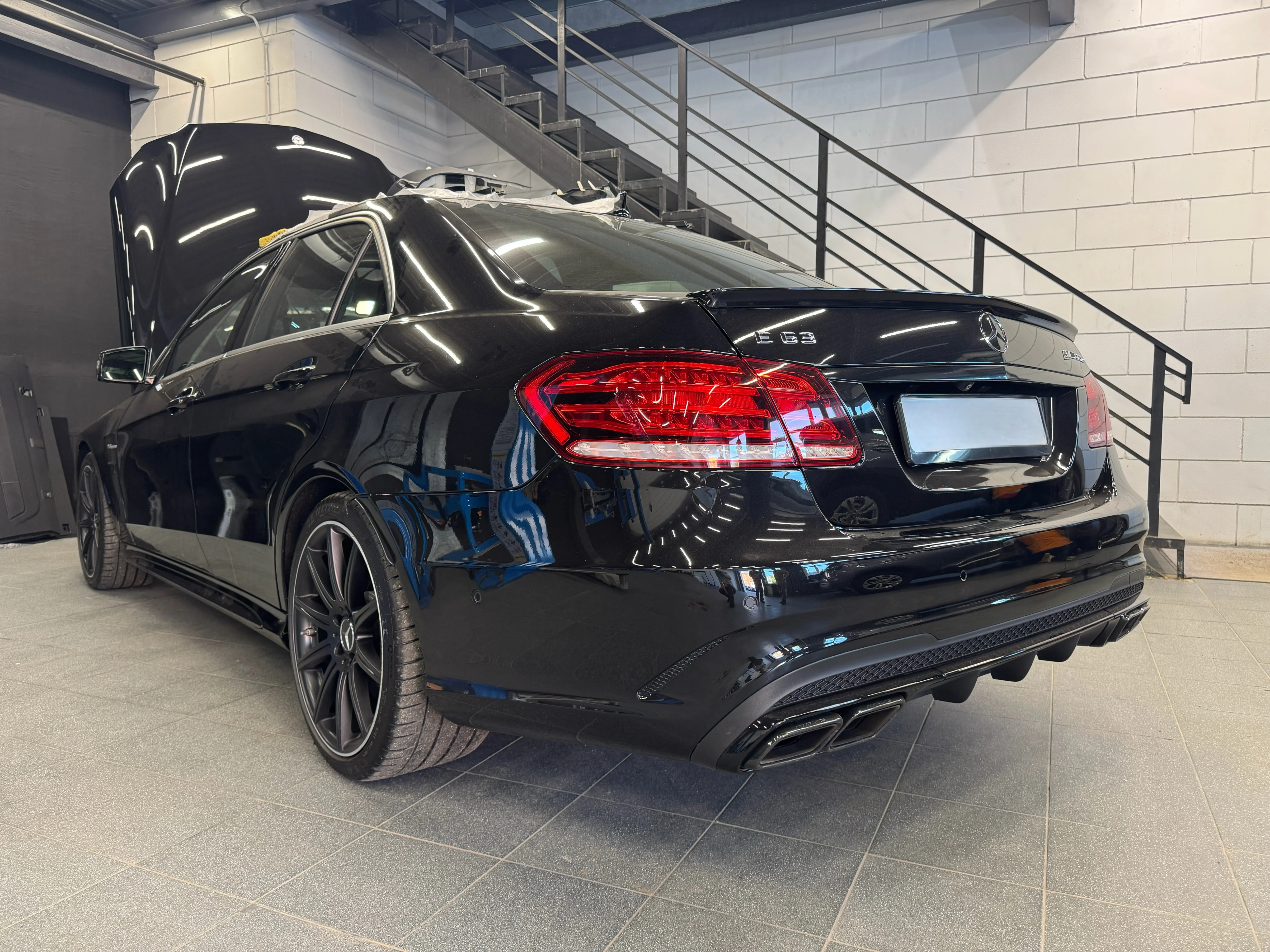 Полная шумоизоляция Mercedes-Benz E63 AMG 2016: тишина, достойная AMG - фото и описание выполненых работ