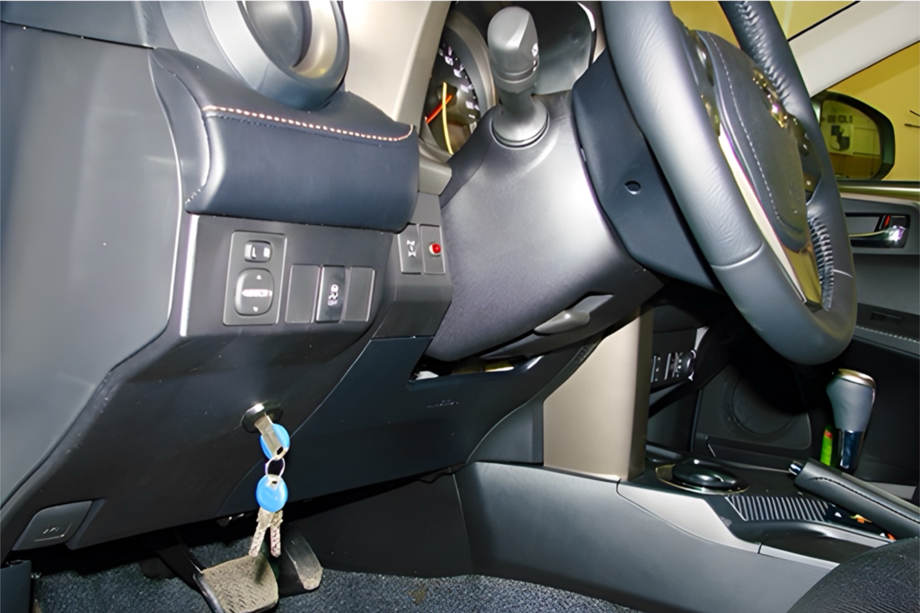 Техноблок на Toyota Rav 4 - фото и описание выполненых работ
