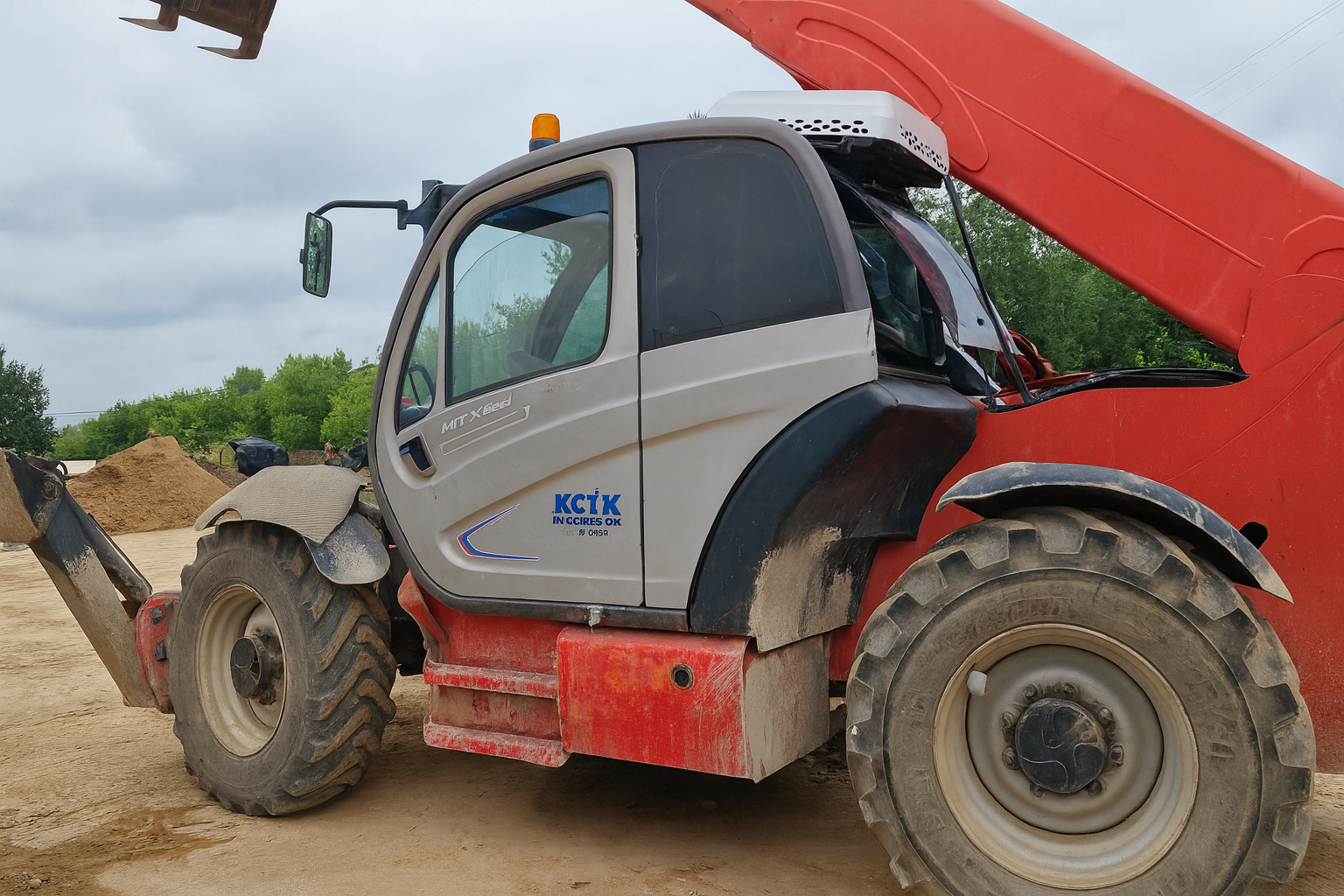 Установка кондиционера MobileComfort MC2012T на телескопический погрузчик Manitou MTX 1840 - фото и описание выполненых работ