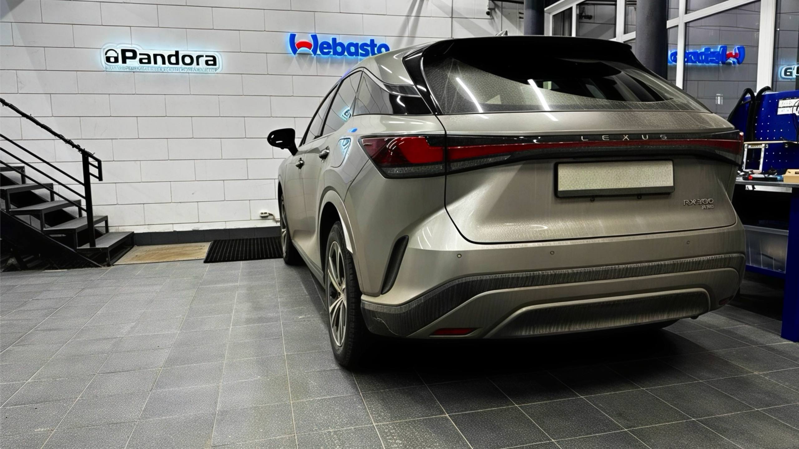 Установка охранного комплекса Pandect X-1800L на Lexus RX - фото и описание выполненых работ