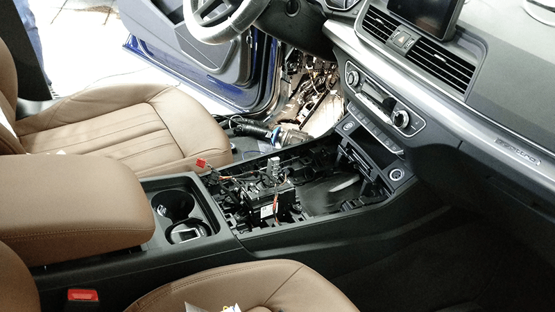 Установка GSM сигнализации Призрак на Audi Q5
