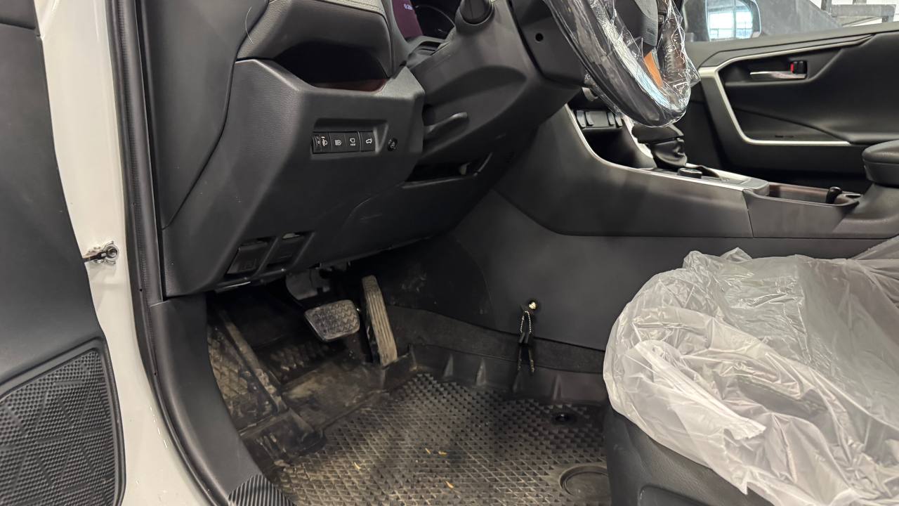 Установка замка КПП Dragon на Toyota RAV4 в Москве